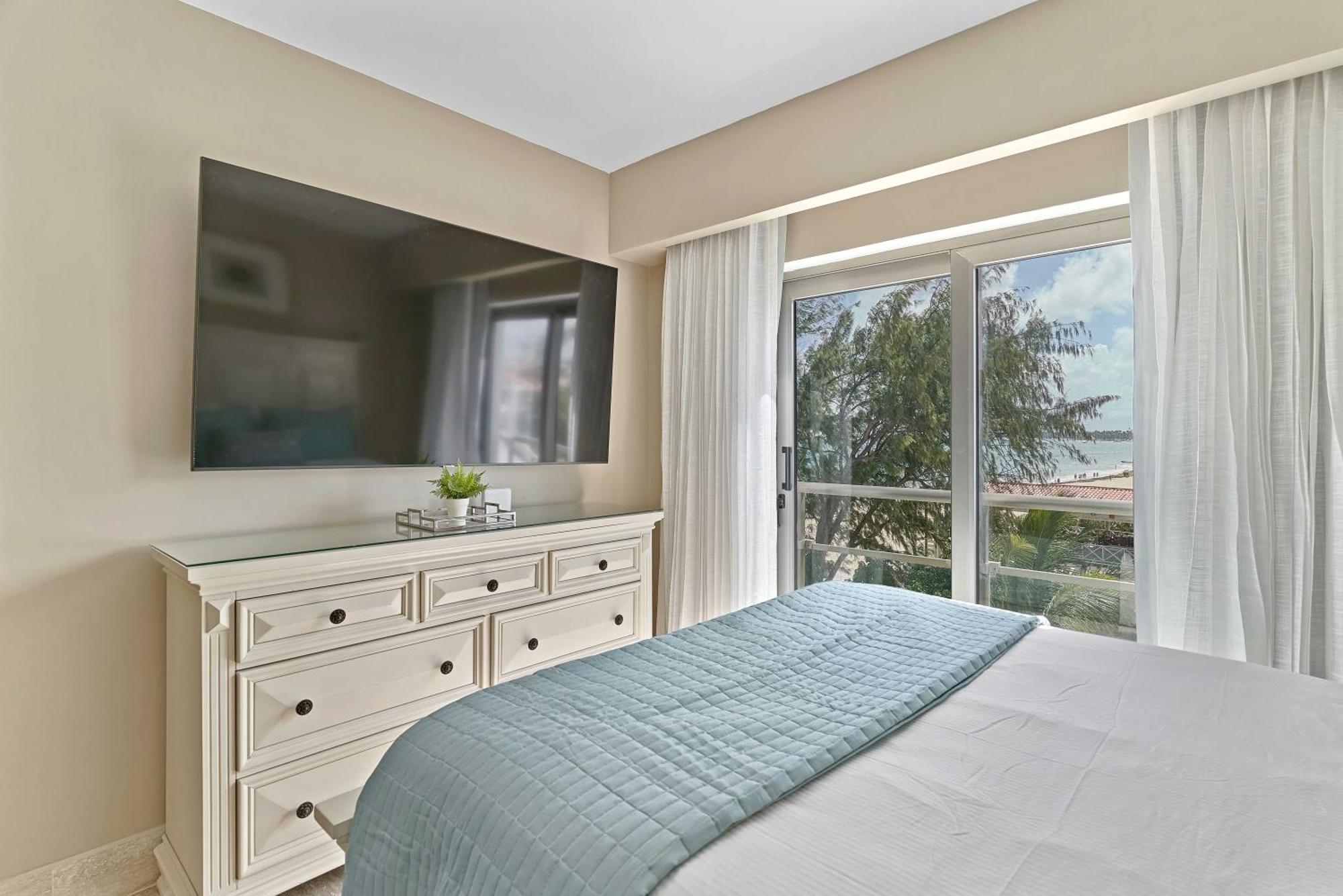 Costa Atlantica Punta Cana - Beach Vacation Condos Εξωτερικό φωτογραφία